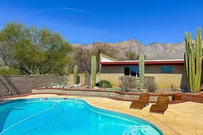 Image de Mountain view escape with an enclosed yard, pool, hot tub, grill, & Ac - dogs ok