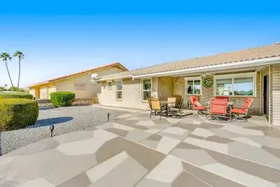 Image de Dog-friendly, golf course adjacent home with a pool, hot tub, & fitness center