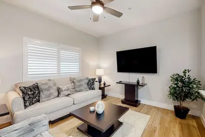 Image de Chic dog-friendly condo with pool, central Ac, washer/dryer, & grill