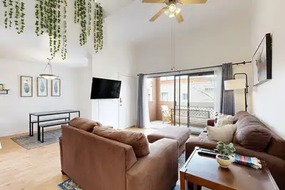 Image de Bright condo with pool, hot tub, gym & ideal downtown Scottsdale location