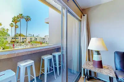 Image de Welcome to this luxurious condo in Scottsdale with mountain views