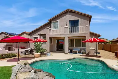 Image de Spacious home on the golf course with private pool, Bbq grill, remote workspaces