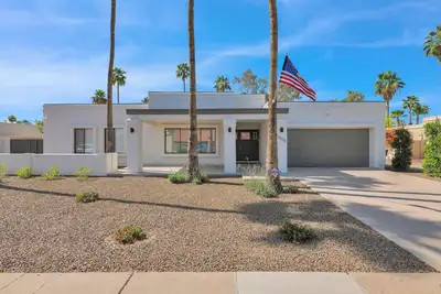 Image de Newly renovated, this home offers a modern retreat with amenities