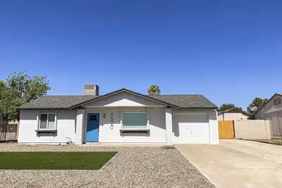 Image de Modern home with huge yard, putting green, fast wifi & central Ac