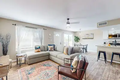 Image de Modern townhome with pool, Ac, W/D, grill, and private patio