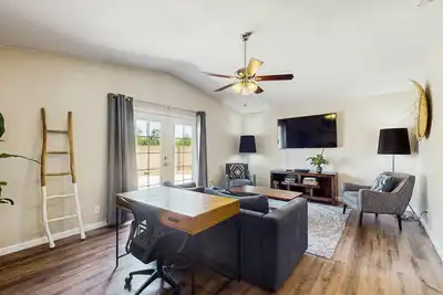 Image de Beautiful, dog-friendly Mesa family home w/ private Bbq & enclosed yard