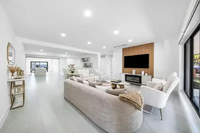 Image de Hollywood Gem - Heated Pool, Arcade & Minutes to Casino