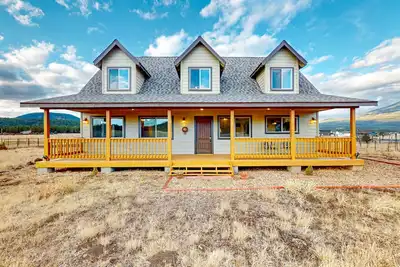 Image de Charming Craftsman Escape Minutes from Snowbowl