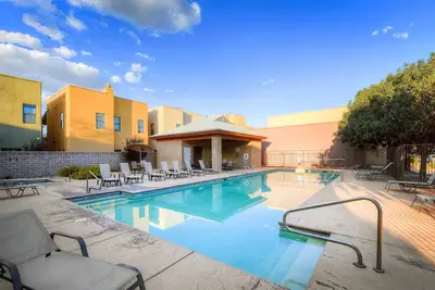 Image de Comfortable home in Tucson - near town with shared pool, & hot tub