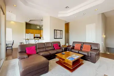 Image de Elegant condominium, luxurious retreat, breathtaking views