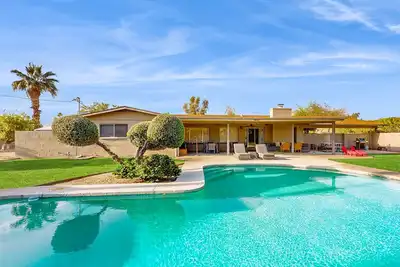 Image de Large home w/ a full kitchen, furnished patio, & private, outdoor pool
