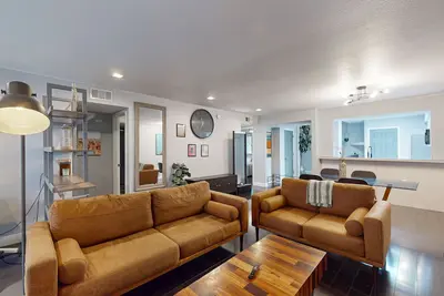 Image de Modern condo w/ shared pool, pool spa, & tennis courts - close to Asu, airport