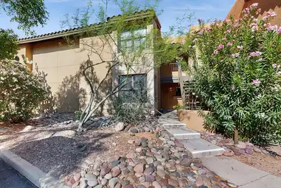 Image de Comfortable, Single-Level Condo with Free WiFi, Washer/Dryer, & Shared Pool