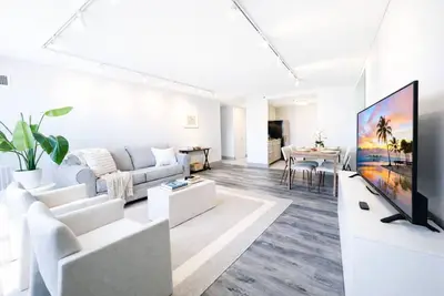 Image de A+ Location Condo | Modern + Bright| Bushnell Park