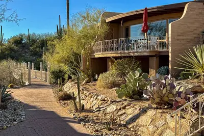 Image de Lovely condo with desert views, on site golf, heated pool, & fitness center