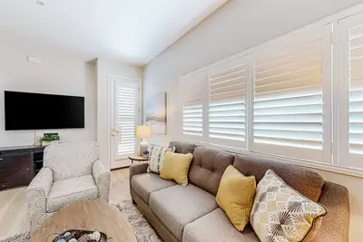 Image de Beautiful dog-friendly condo with pool, central Ac, & washer/dryer