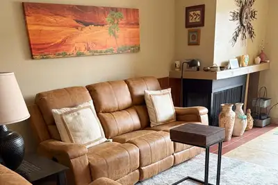 Image de Ground-floor condo with pool, hot & central Ac - close to Old Town, attractions