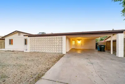 Image de Groovy, dog-friendly ranch with pool, fenced yard, Ac & W/D