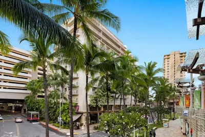 Image de Wyndham at Waikiki Beach Walk - 2 Bedroom Condo