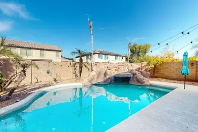 Image de Spectacular home with private pool & pool chiller, grill, loft w/ games