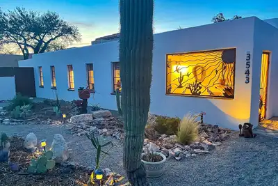Image de Dog-friendly desert oasis with private hot tub in Tucson's mid-town