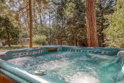 Image de Dog-friendly mountain home with hot tub & amazing views - near town & hiking