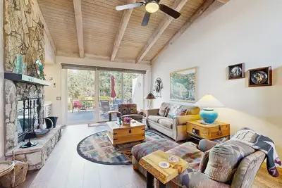 Image de Beautiful Sedona townhome with pool, hot tub, tennis, & on-site golf