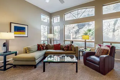 Image de Dog-friendly home w/outdoor pool & firepit, near the top of South Mountain