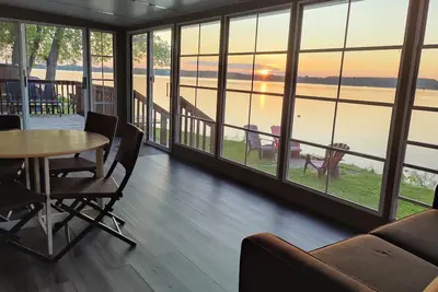 Image de Lakefront Cottage Near Sandbanks with Sunset View and Picton