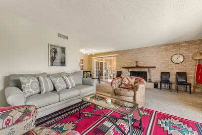 Image de Beautiful condo with WiFi, pool, & balcony - walk to downtown