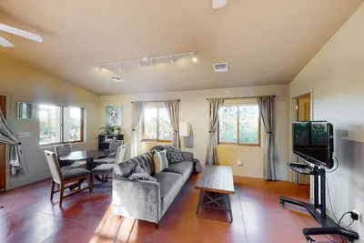 Image de Sunny guest house with private washer/dryer & central Ac - dog-friendly