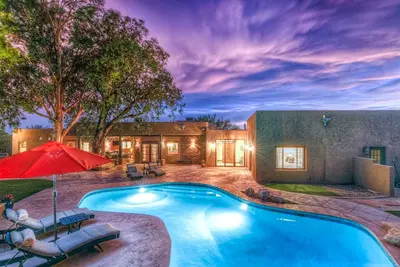 Image de Catalina Foothills oasis on 2. 1 acres with private pool & putting green