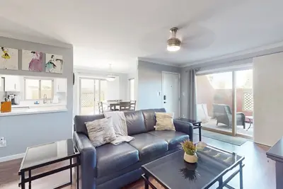 Image de Golf-course-front condo near Old Town with two patios, WiFi, pool & hot tub