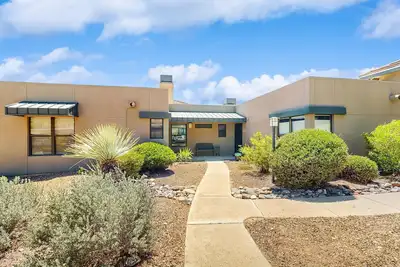 Image de Beautifully remodeled dog-friendly Casita with shared heated pool & hot tub