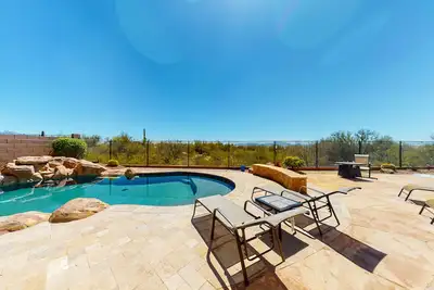 Image de Snowbird-friendly home with fast WiFi, central Ac, and private pool