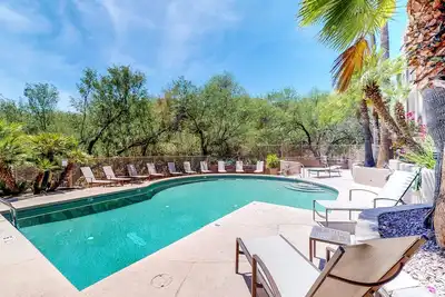 Image de Dog-friendly house close to recreation center with shared pool & hot tub, Ac