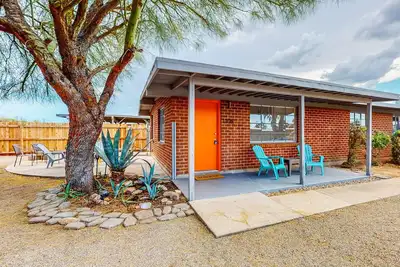 Image de Modern Dog-Friendly Sw Retreat w/ Covered Parking & Pastries Delivered To You! ! !