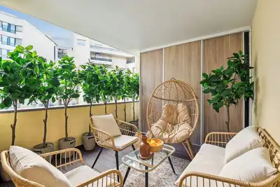 Image de Family-friendly 3br/2ba Courbevoie apartment w/ patio near La Défense metro stop