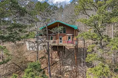 Image de Redbud Cabin – Spacious Family Retreat with Loft, Near River & Trails