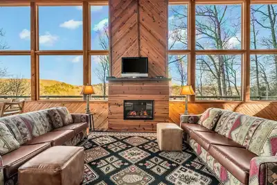 Image de Cliff House: A Spacious Riverfront Escape for Gathering Together