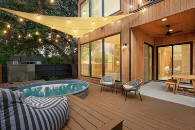 Image de Secluded Luxury Home with Pool - The Marsian!