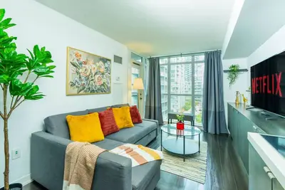 Image de Comfort Suites - 10 minutes to Rogers Centre