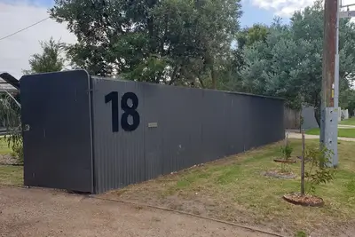 Image de Beachside McCrae retreat. 5 minute walk to beach, supermarket, restaurant, cafes.