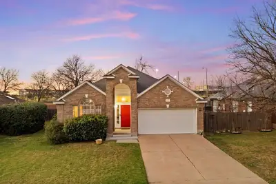 Image de Luxury Austin Retreat w/Hot Tub & Fireplace - 4br