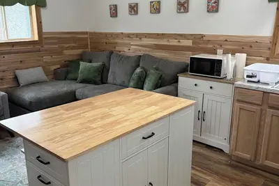Image de Lovely all new 2-bedroom cabin with T. V. & free internet in charming Littleton