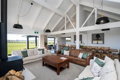 Image de Large Group Accommodation at its best. Perfect for Multi Generation Family Stays