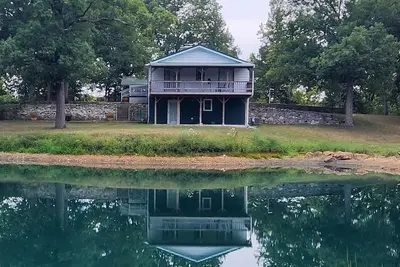 Image de Cozy Oaks Cabin near Lake Pomme de Terre and Lucas Oil Speedway
