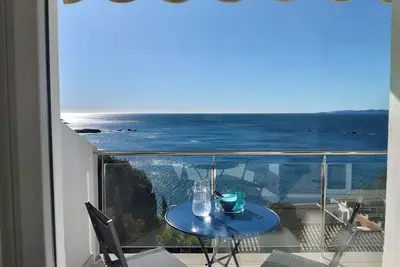 Image de Mirador I. Appartement moderne et lumineux avec une vue imprenable sur la mer et la plage de Canyelles Petites.