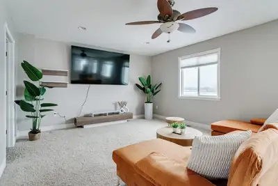 Image de Lakefront - Pontoon, Hot Tub, Kayaks - Sleeps 12