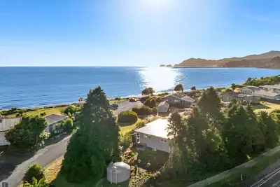 Image de Beachfront Sea-Esta in Pōhara